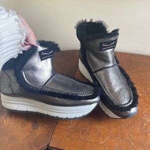 Voile Blanche Shearling Boots